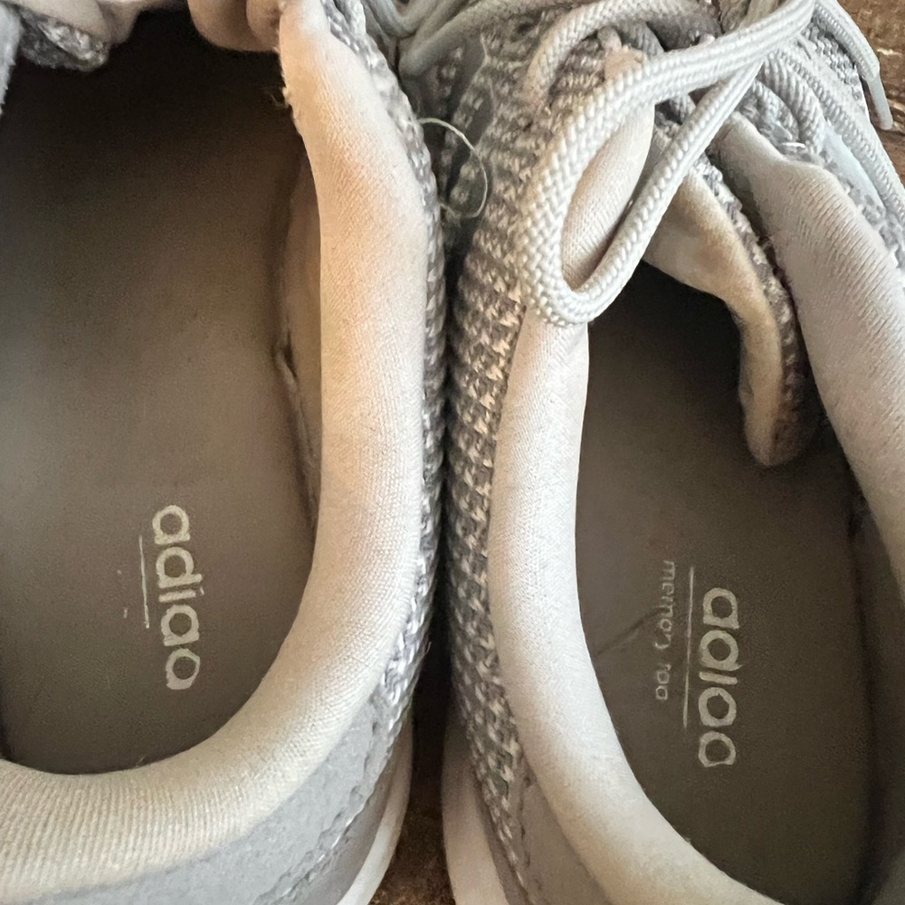 Adidas Women’s Gray and Silver Running Shoes with Cloud Foam, size 9 - Picture 4 of 7